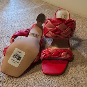 Practically brand new size 6 heels